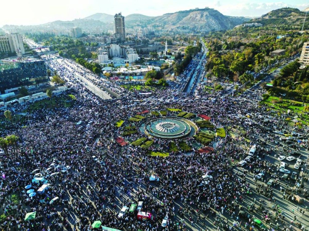 عبدالله بن زايد يؤكد حرص الإمارات على وحدة سوريا وسيادتها