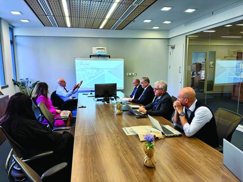 جانب من الاجتماع المشترك بين مسؤولي كلية العلوم الإدارية والجامعة الفرنسية