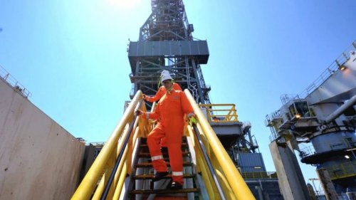 دولة عربية تفاجئ العالم باكتشاف أكبر بحيرة نفطية.. ثروة قد تجعلها أغنى بـ100 مرة من السعودية