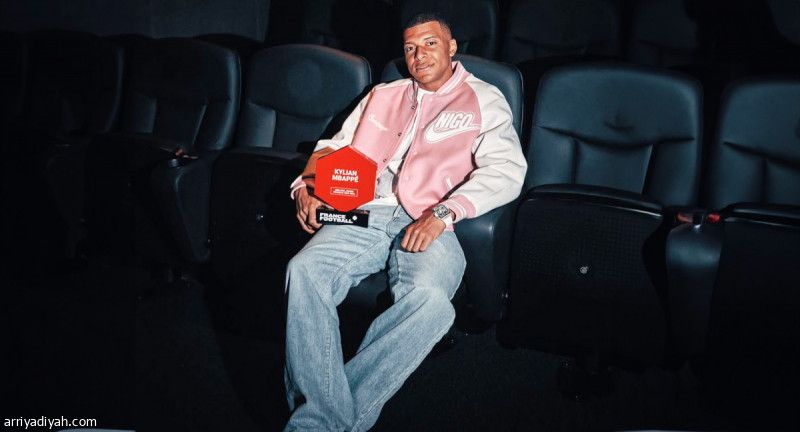 مبابي ينتزع جائزة أفضل لاعب فرنسي