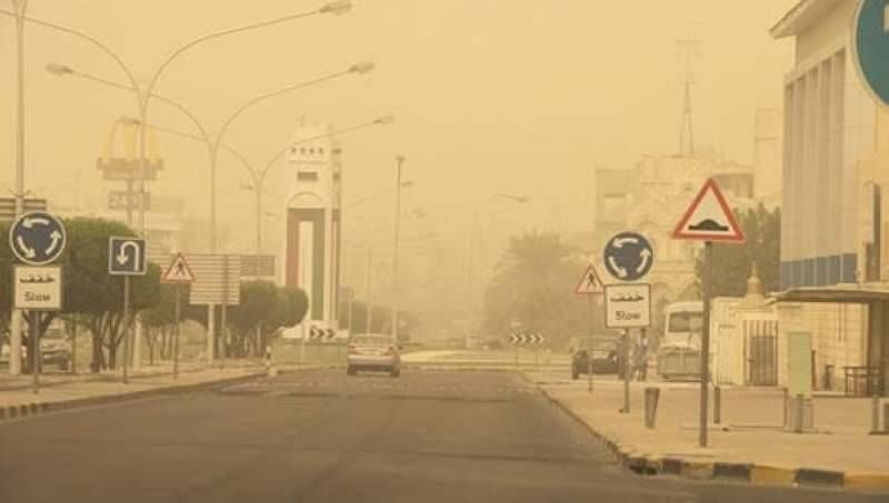 انخفاض الرؤية الأفقية لأقل من 1000 متر بسبب الغبار
