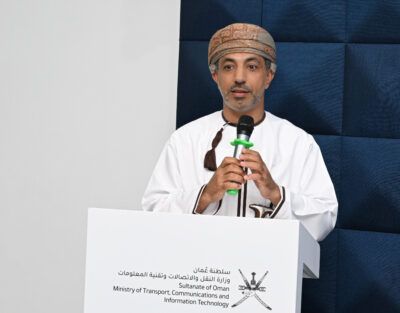 التوقيع على اتفاقية إنشاء مركز للثورة الصناعية الرابعة في سلطنة عُمان