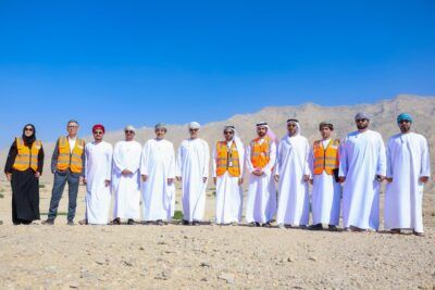 محافظ البريمي يطلع على سير العمل بمشروع حفيت للقطارات