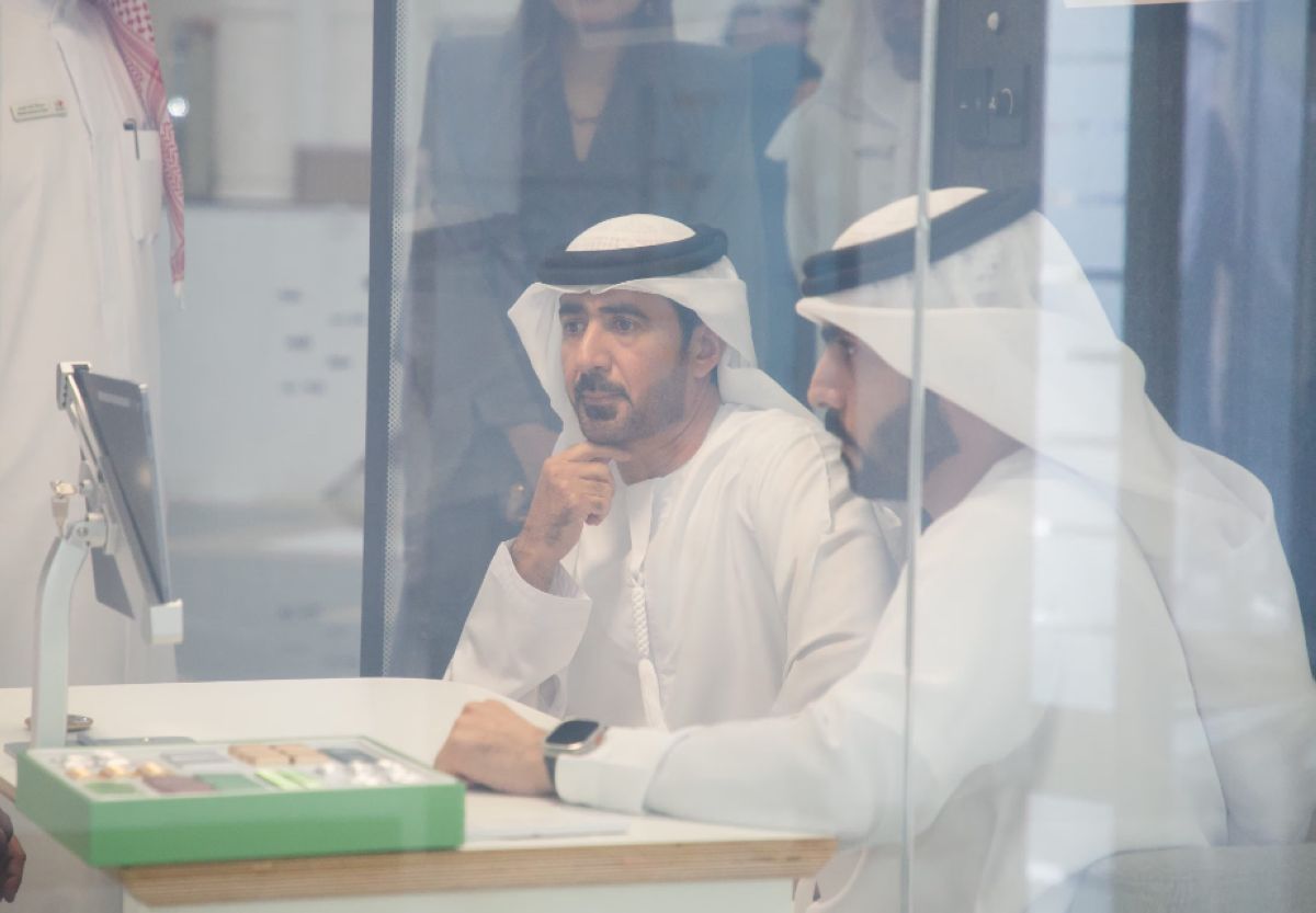 مدير محاكم دبي يدشن "الغرفة الذكية"
