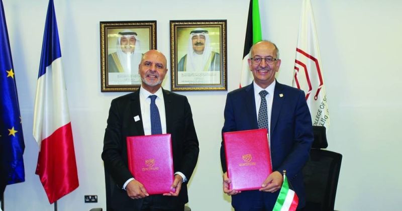 خالد البقاعين وعبدالحكيم أرتيبة عقب توقيع مذكرة التفاهم