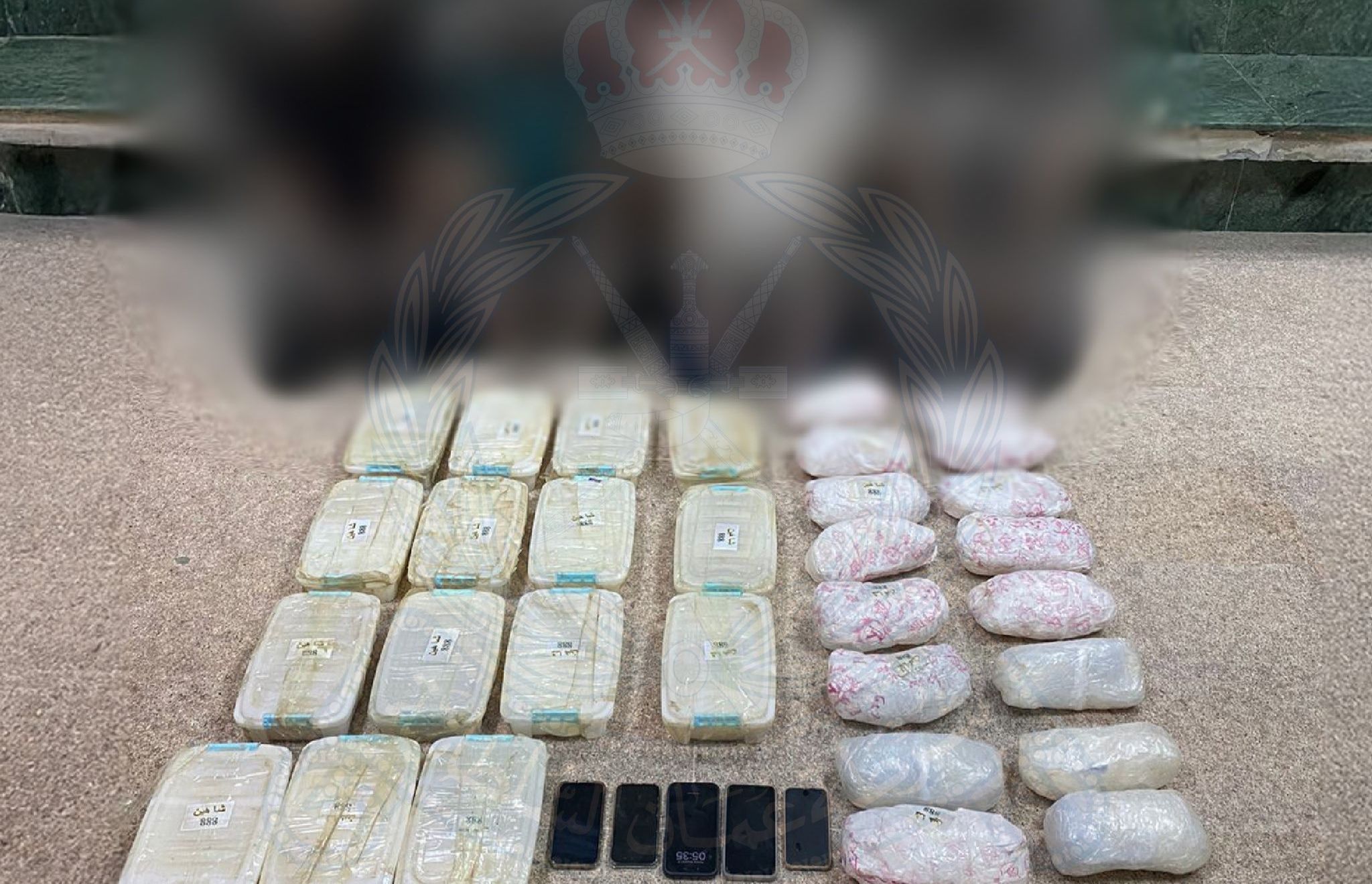 القبض على أربعة أشخاص بتهمة تهريب المخدرات