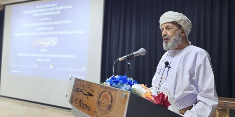 الاحتفال باليوم العالمي للغة العربية بجامعة نزوى