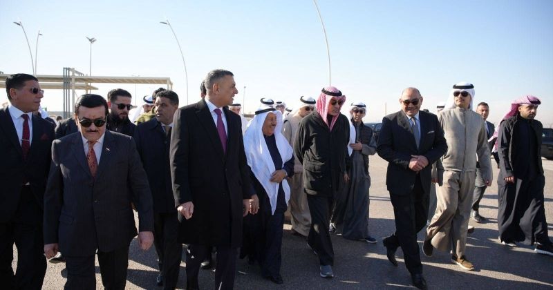 النائب الأول ورجل الأعمال جواد بوخمسين خلال الاستقبال في البصرة