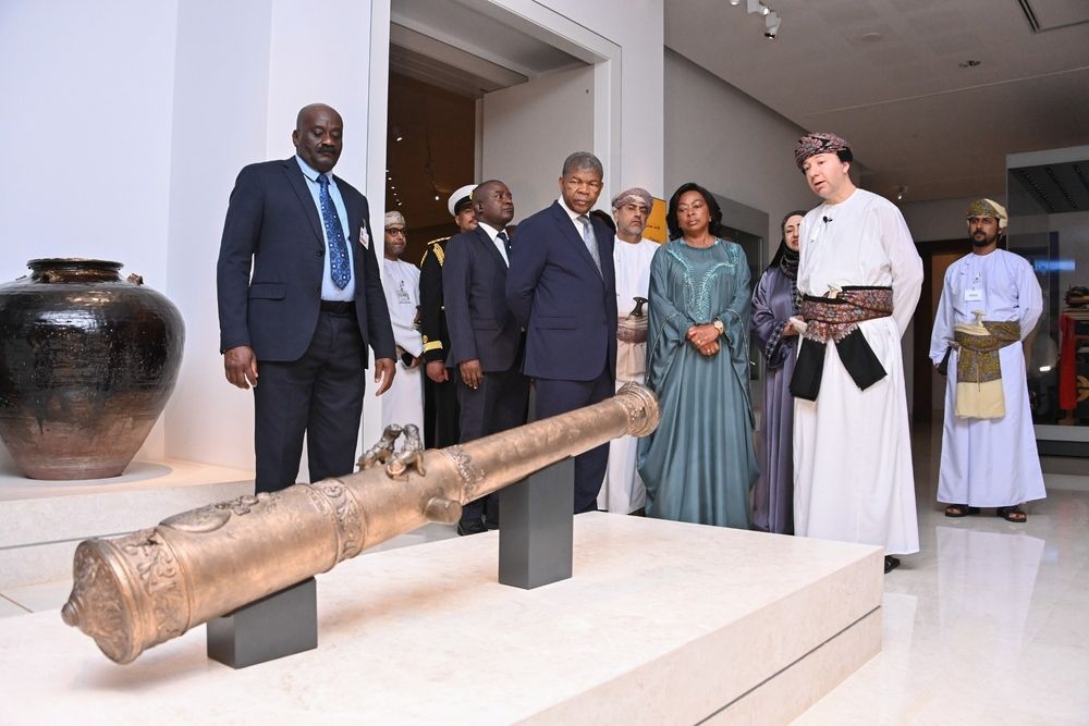 رئيس جمهورية أنجولا وحرمه يزُوران المتحف الوطني