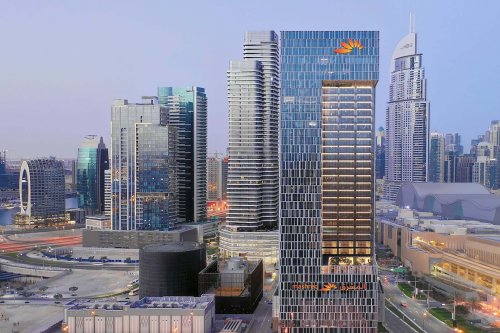 سعودي يذهل العالم: صفقة تاريخية لشراء أحد أبرز معالم شيكاغو الشهيرة!