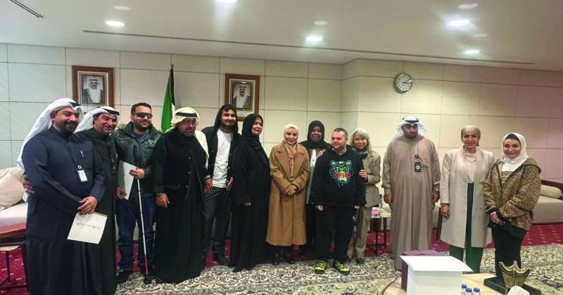 وزيرة الشؤون في لقطة جماعية مع أعضاء الوفد