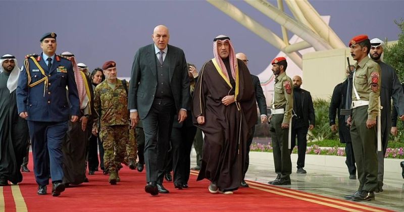 النائب الأول بحث مع وزير الدفاع الإيطالي التعاون الثنائي