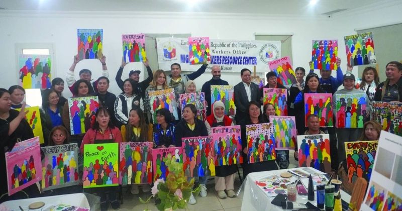 المُشاركون في نشاط الرسم