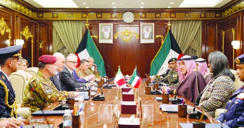 تعزيز التعاون العسكري بين الكويت وإيطاليا