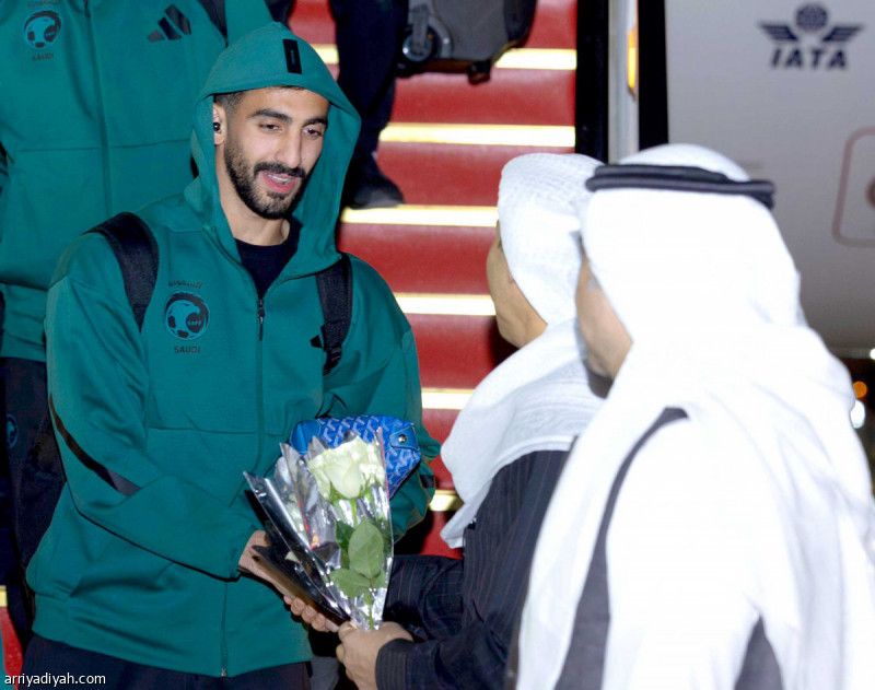 الأخضر في الكويت.. 3 وجبات واجتماع فيديو وتدريب مسائي