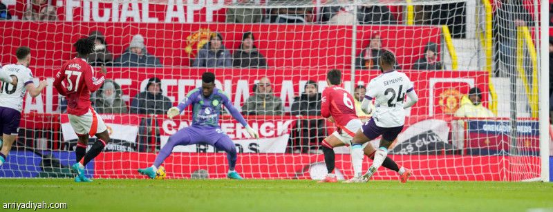 بورنموث يسقط يونايتد في أولد ترافورد.. وإيفرتون يوقف تشيلسي