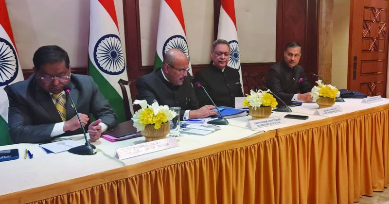 تشاجيرجي وأعضاء الوفد الهندي