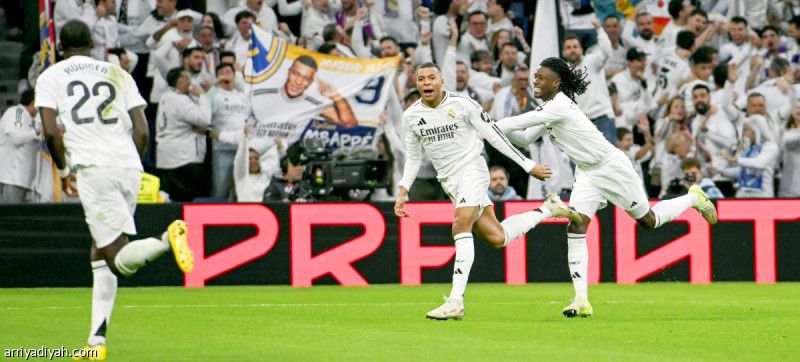 الريال يضرب إشبيلية برباعية