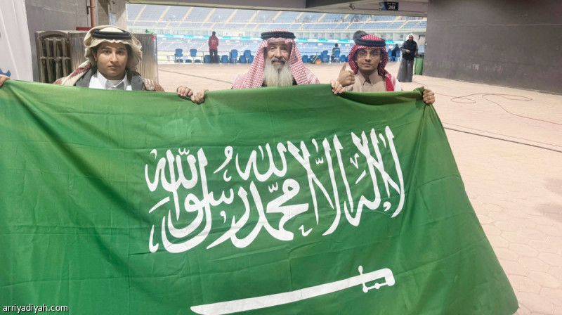 بعد 54 عاما.. مشجع النسخة الأولى يساند «الأخضر»