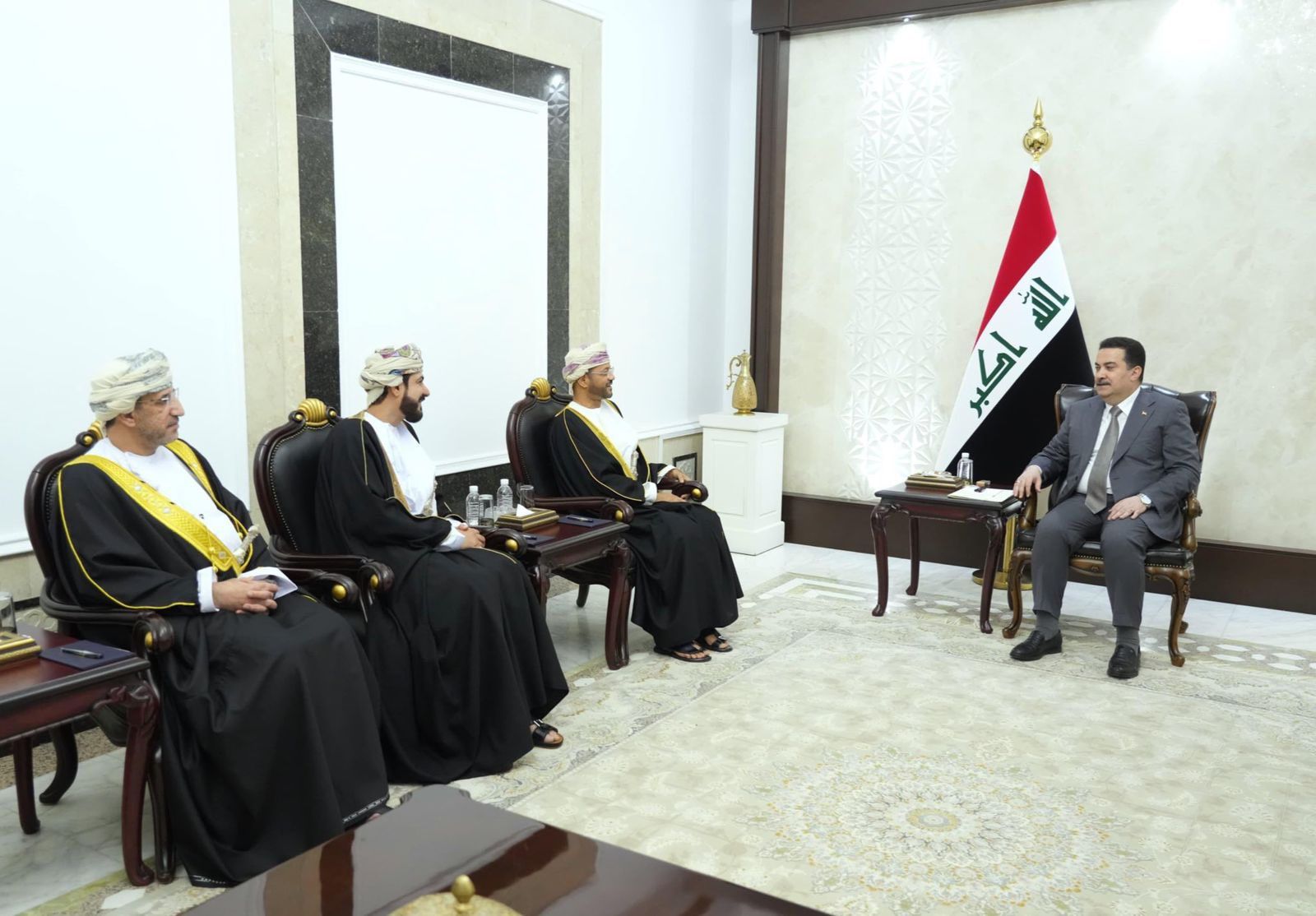 رسالة جلالة السلطان إلى دولة رئيس مجلس الوزراء العراقي ينقلها السيد بدر