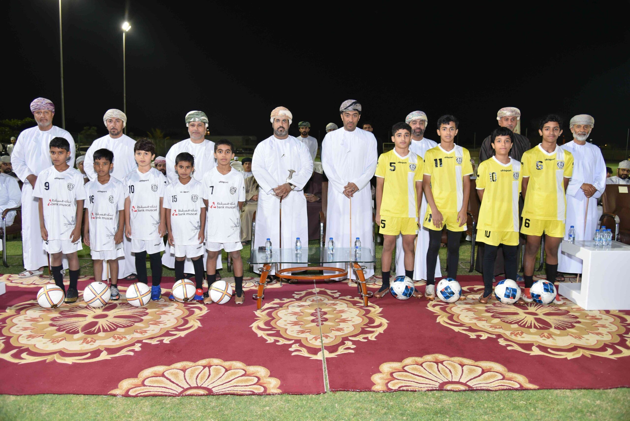 بمناسبة تنفيذ مشروع إنارة الملعب .. إدارة فريق الكفاح الرياضي بصحار تشيد بدور وأهمية برنامج “الملاعب الخضراء”