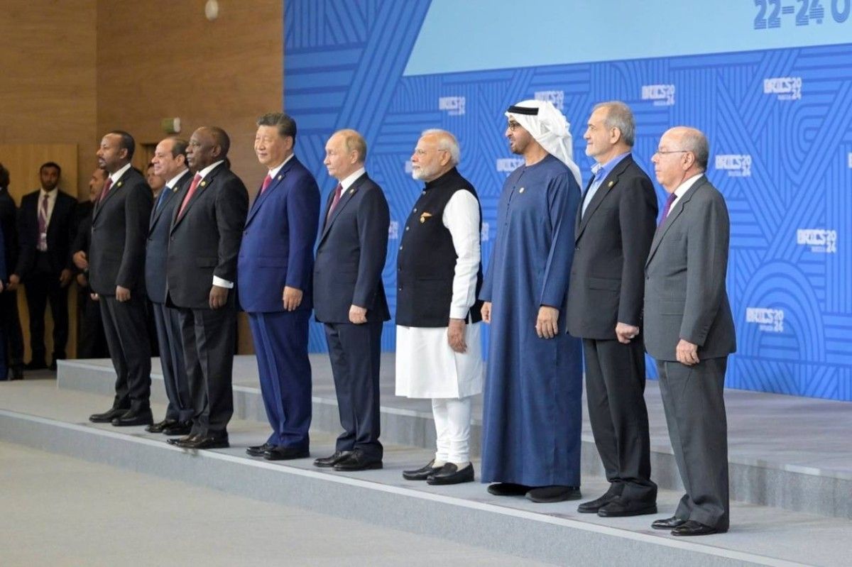 محمد بن زايد يقود ريادة الإمارات العالمية بدبلوماسية حكيمة