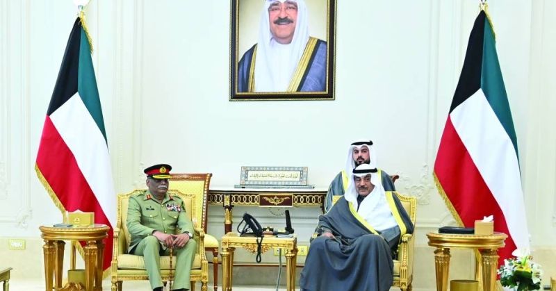 ولي العهد يستقبل النائب الأول ورئيس هيئة الأركان الباكستاني