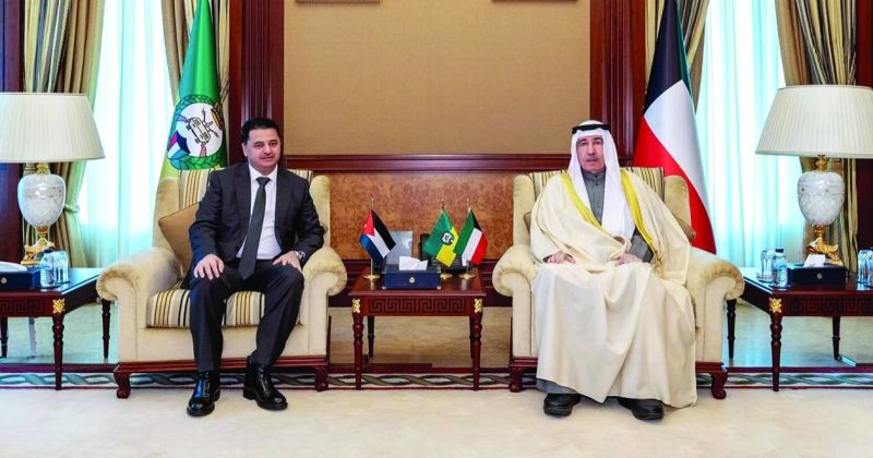 رئيس الحرس الوطني مستقبلاً السفير الأردني