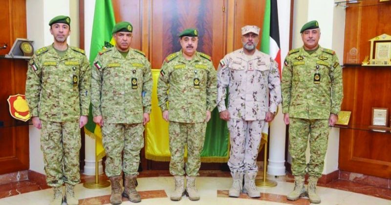 الفريق الرفاعي وقيادات «الحرس» خلال استقبال العقيد المهيري