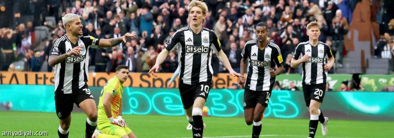 نيوكاسل يضرب أستون فيلا بثلاثية