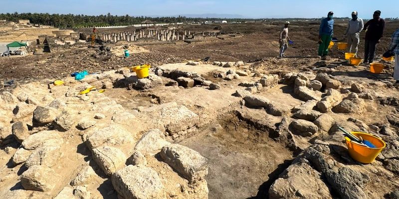 استعراض نتائج الاكتشافات الأثرية في موقع البليد الأثري بولاية صلالة