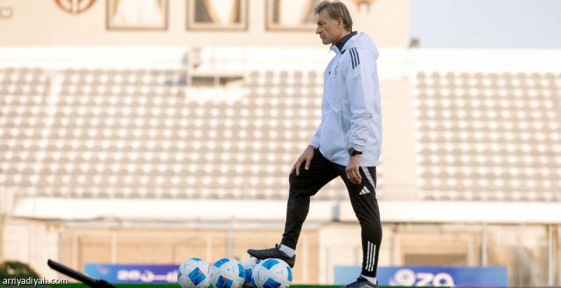 «الأخضر» يصطدم بصاحب أفضل سجل خليجي