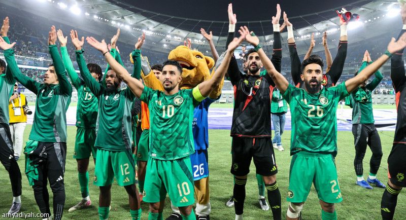 عبر اتصال هاتفي.. الفيصل يهنئ الصقور بالتأهل