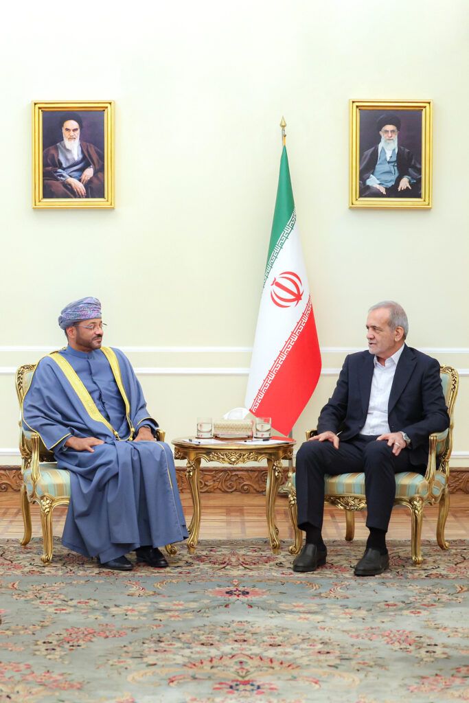 جلالةُ السُّلطان يبعث رسالةً خطيّةً إلى الرئيس الإيراني