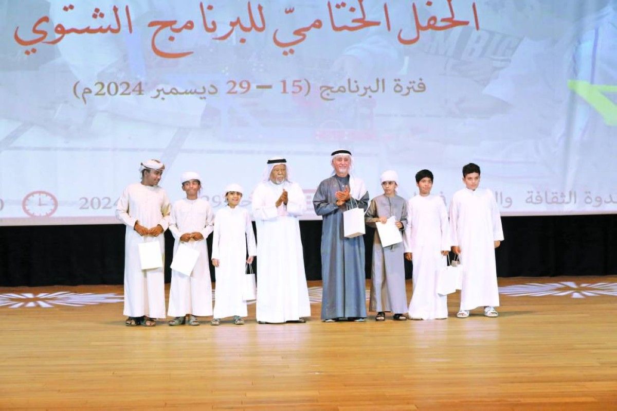 204 طلاب في أنشطة نادي الإمارات العلمي