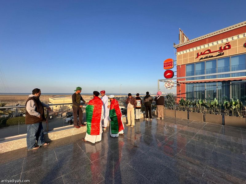 الجماهير قبل موقعة الأخضر وعمان.. جلسات بحرية