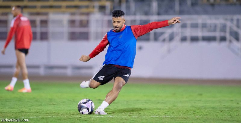 الوحدة يطوّر التسديدات والعرضيات