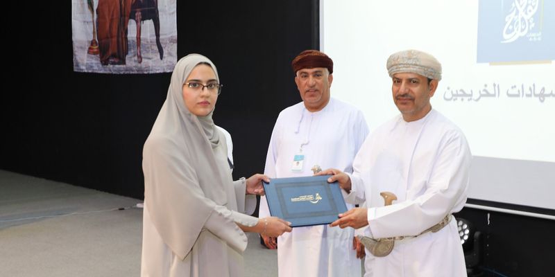 حفل تخريج 1600 تربوي في تعليمية الداخلية