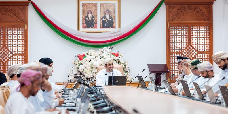 مناقشة عددًا من الطلبات للمشاريع التنموية بشمال الباطنة