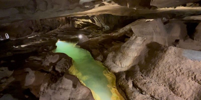 إقبال كبير من الزوار على كهف الهوته بالداخلية