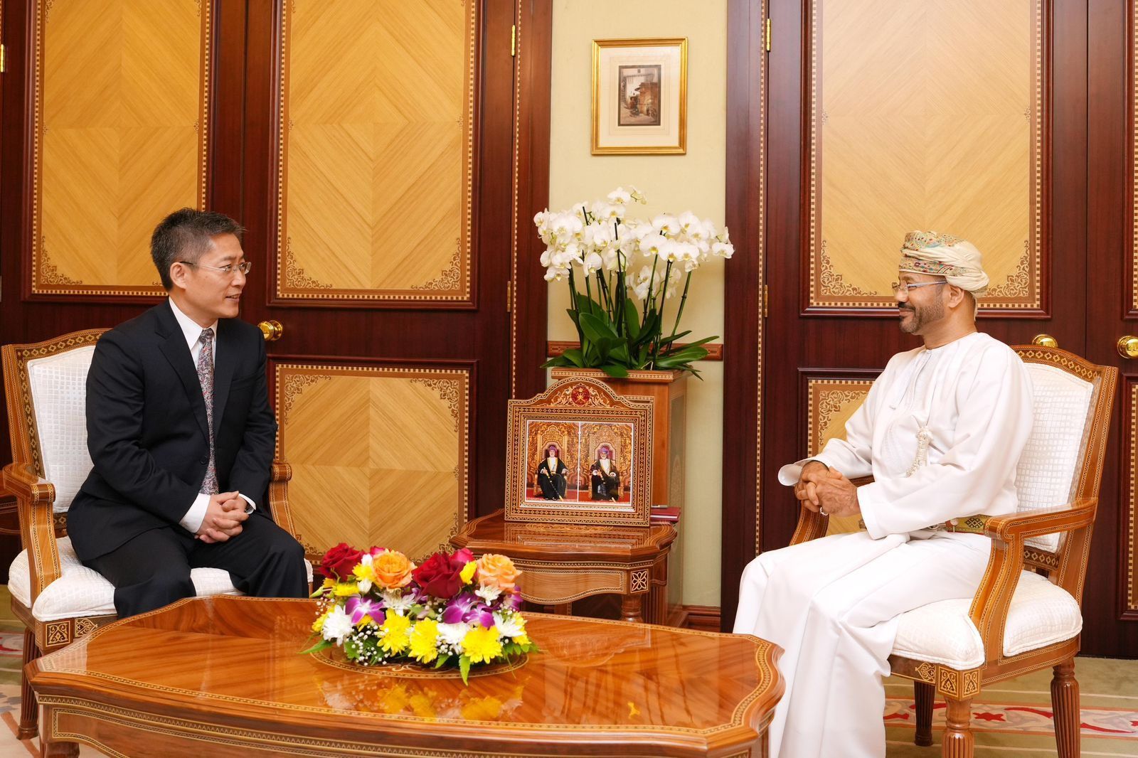 وزير الخارجية يتسلّم نسخًا من أوراق اعتماد سفيري روسيا والصين