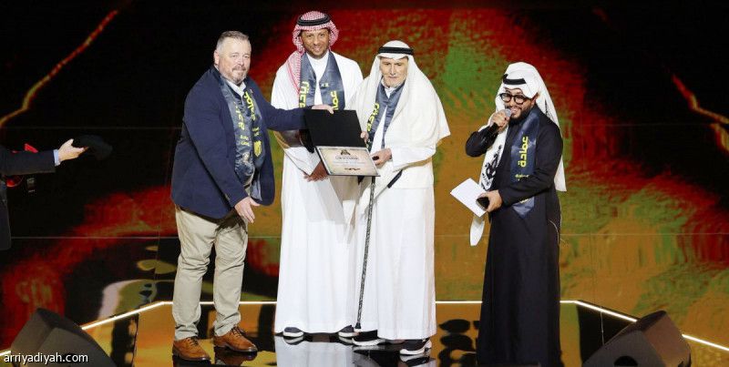 احتفالية الاتحاد.. مشعبي يكرّم الرئيس الفخري ويتسلم شهادة «الروّاد»