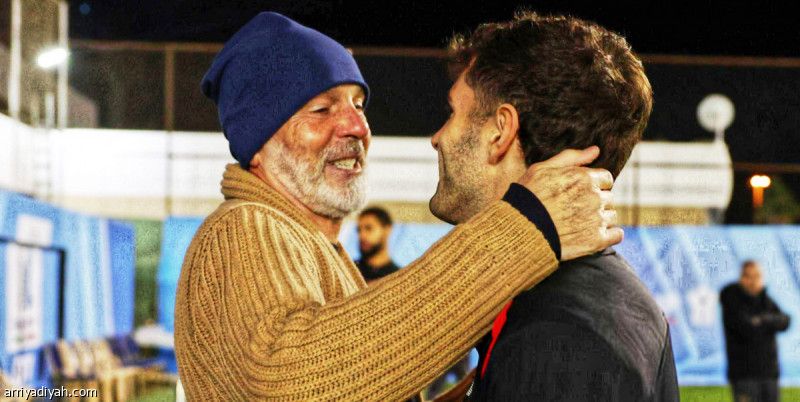 بيولي وأنتونيني يدعمان ميلان من المدرجات