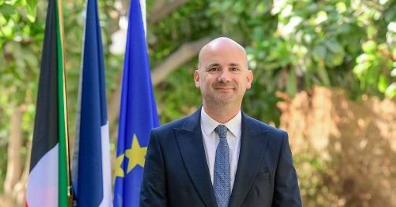 السفير الفرنسي يهنئ الكويت بالعام الجديد