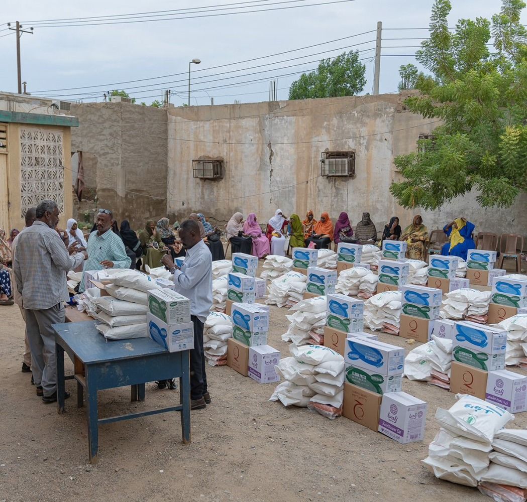قطر الخيرية" توزع مساعدات غذائية للأيتام المكفولين بشرق السودان"