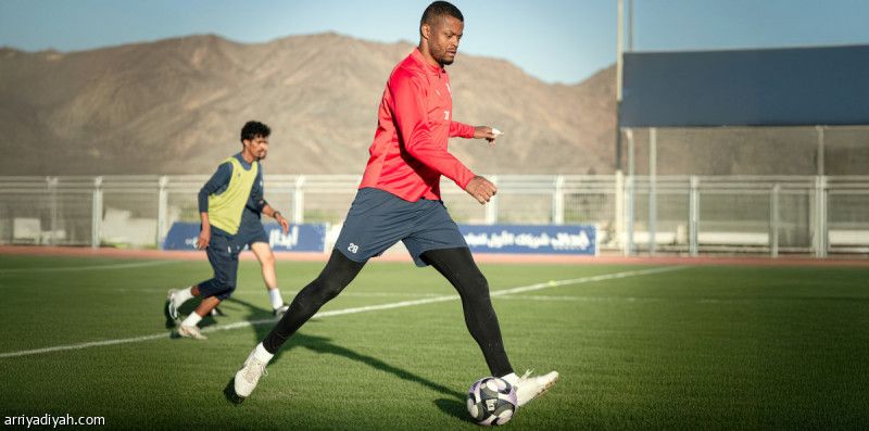 الأخدود.. الإصبع تهدد مشاركة فيتور أمام النصر