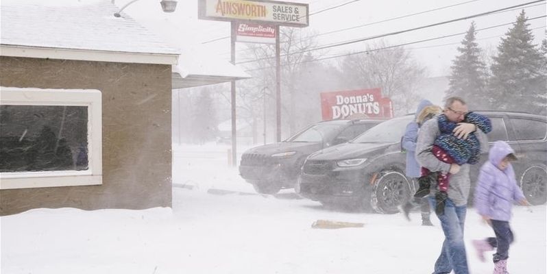 عاصفة ثلجية تضرب الولايات المتحدة