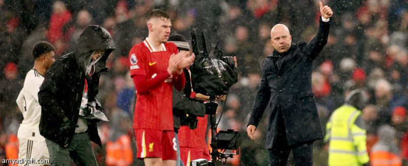 سلوت يحذر من أسلوب توتنام