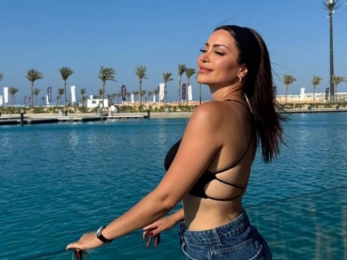 بالمحزق والملزق – نسرين طافش جنت الشباب بالاحمر