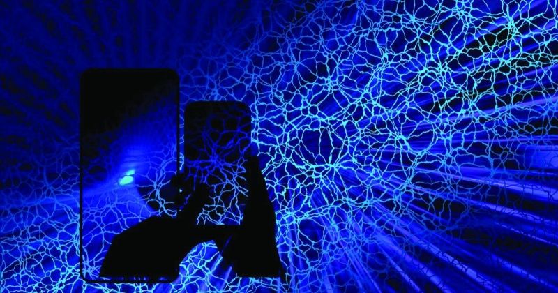 هل صارت «السوشل ميديا» الفخ الذي ينصبه السياسي لنفسه؟